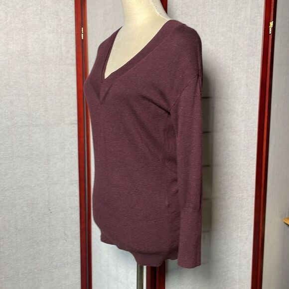 White House Black Market Elegant Plum Colored V-Neck Sweater (Size: XXS) - Picture 7 of 14